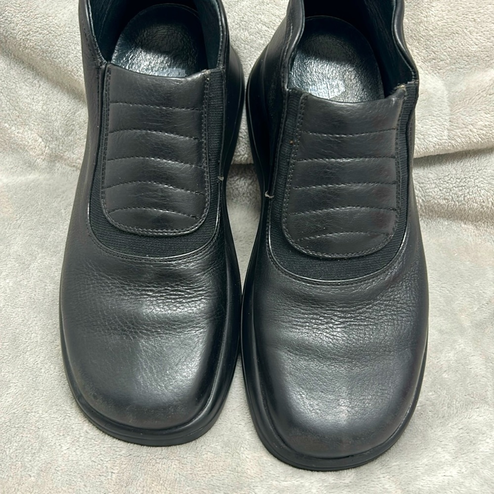 1803 Leather slip on